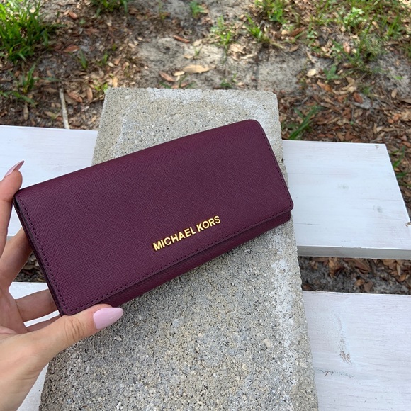 Michael Kors Handbags - Michael Kors Leather Wallet Michael Kors Handbags - Michael Kors Leather Wallet